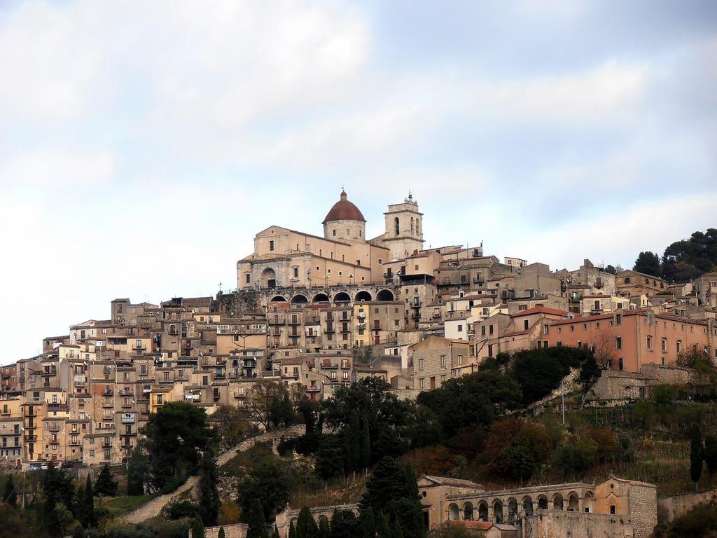 Il Castello Bed & Breakfast Petralia Sottana Luaran gambar